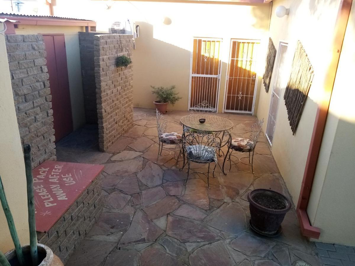 Larochelle Guesthouse Keetmanshoop Esterno foto