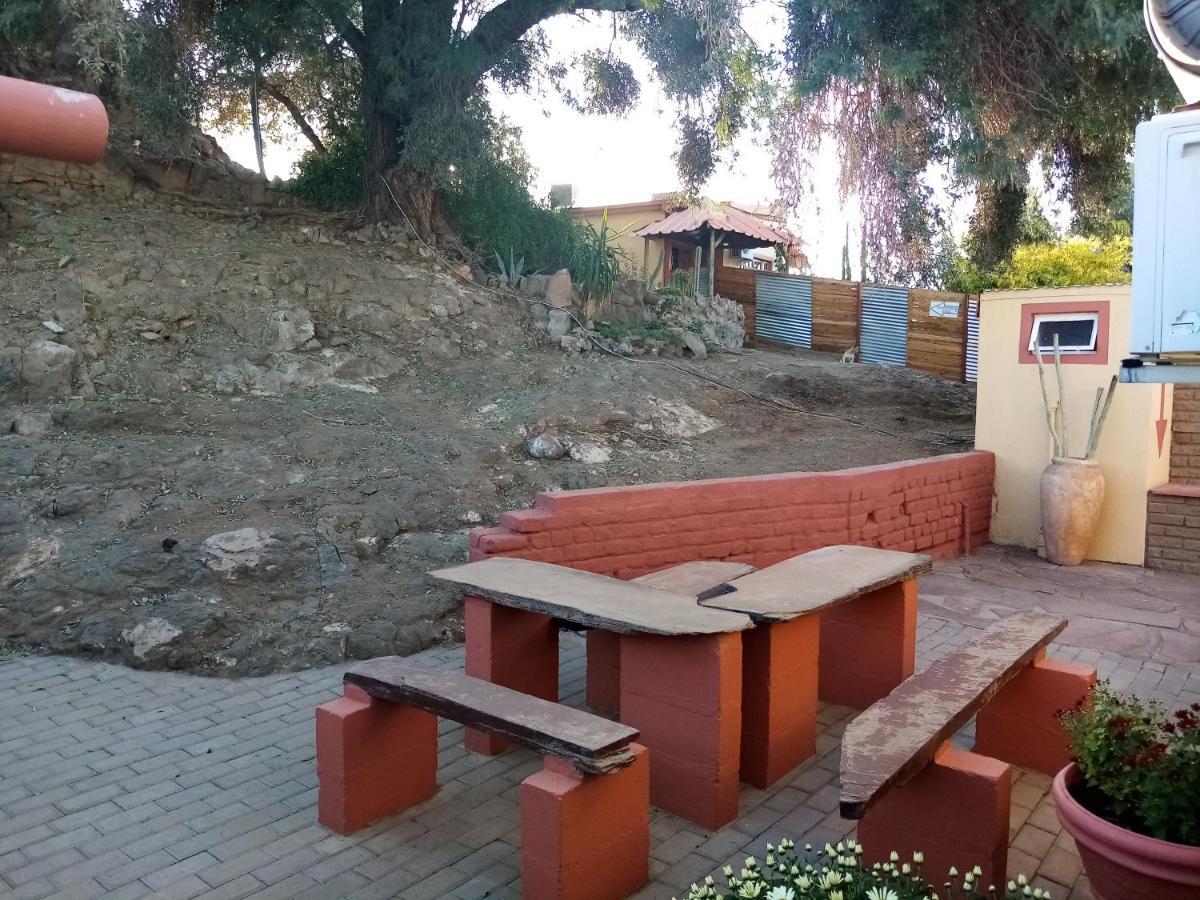 Larochelle Guesthouse Keetmanshoop Esterno foto