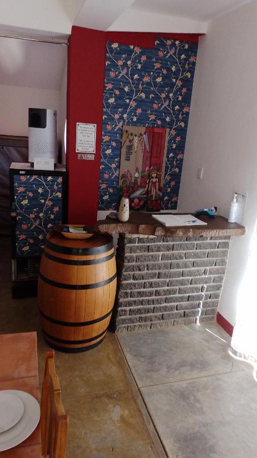 Larochelle Guesthouse Keetmanshoop Esterno foto