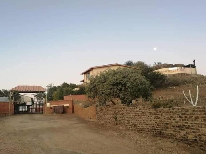 Larochelle Guesthouse Keetmanshoop Esterno foto