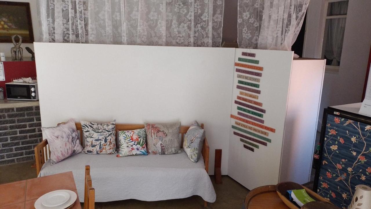 Larochelle Guesthouse Keetmanshoop Esterno foto