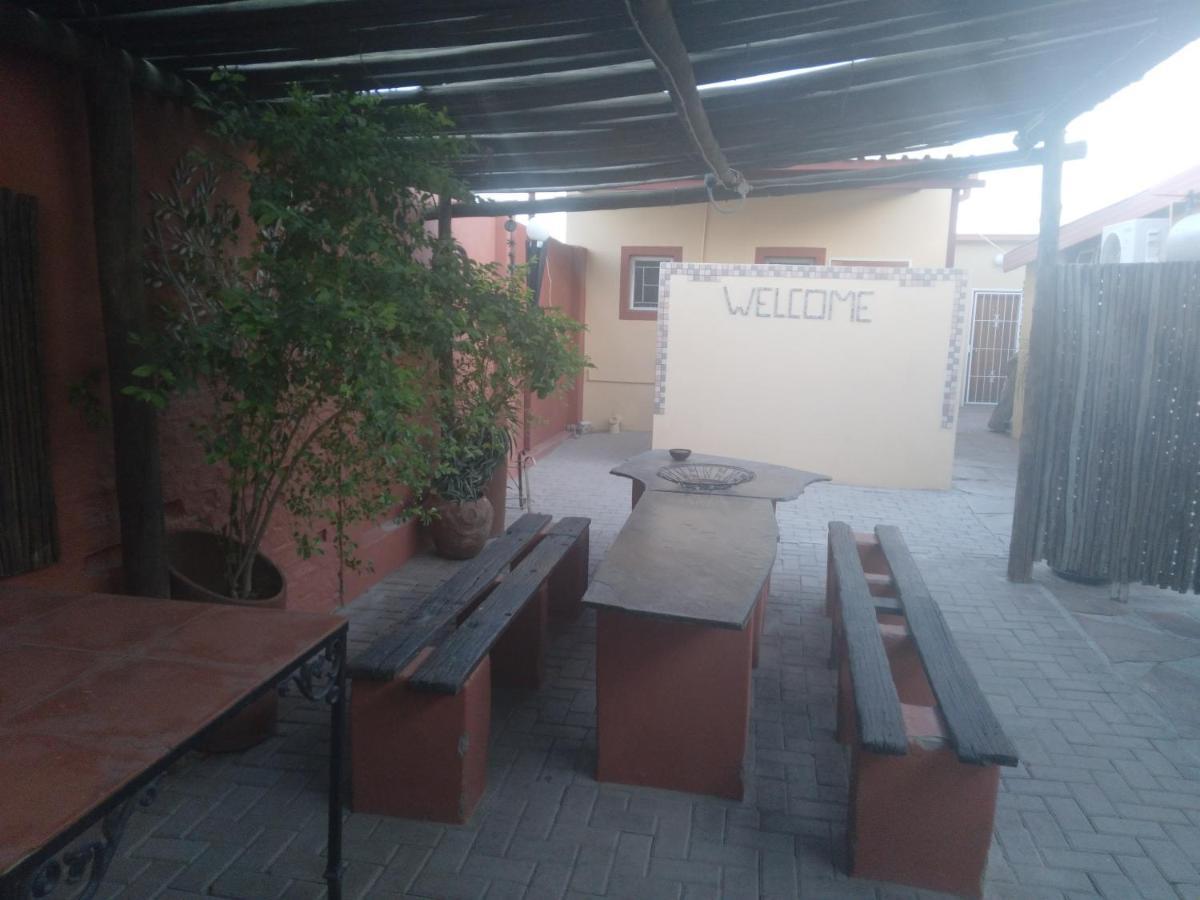 Larochelle Guesthouse Keetmanshoop Esterno foto