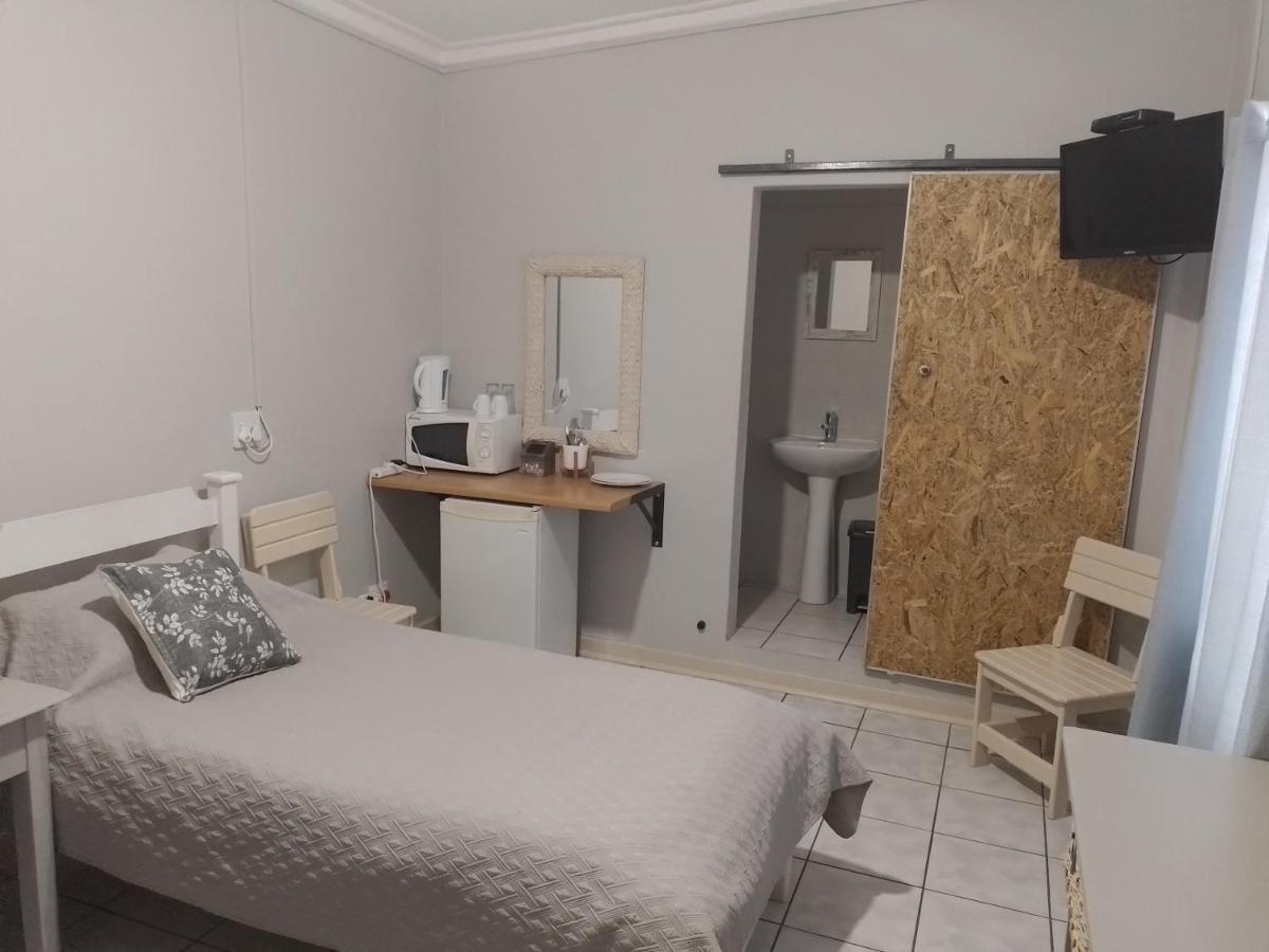 Larochelle Guesthouse Keetmanshoop Esterno foto