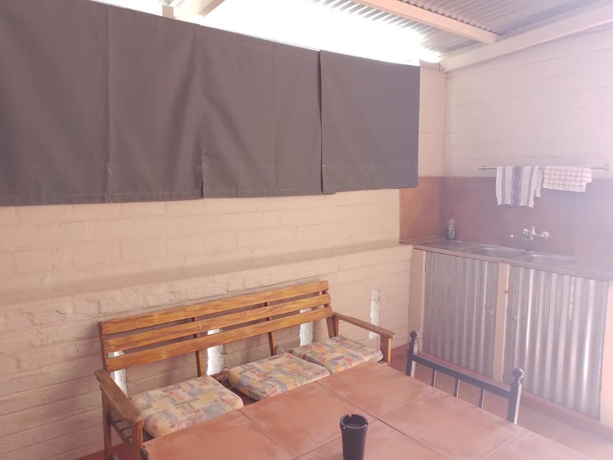 Larochelle Guesthouse Keetmanshoop Esterno foto