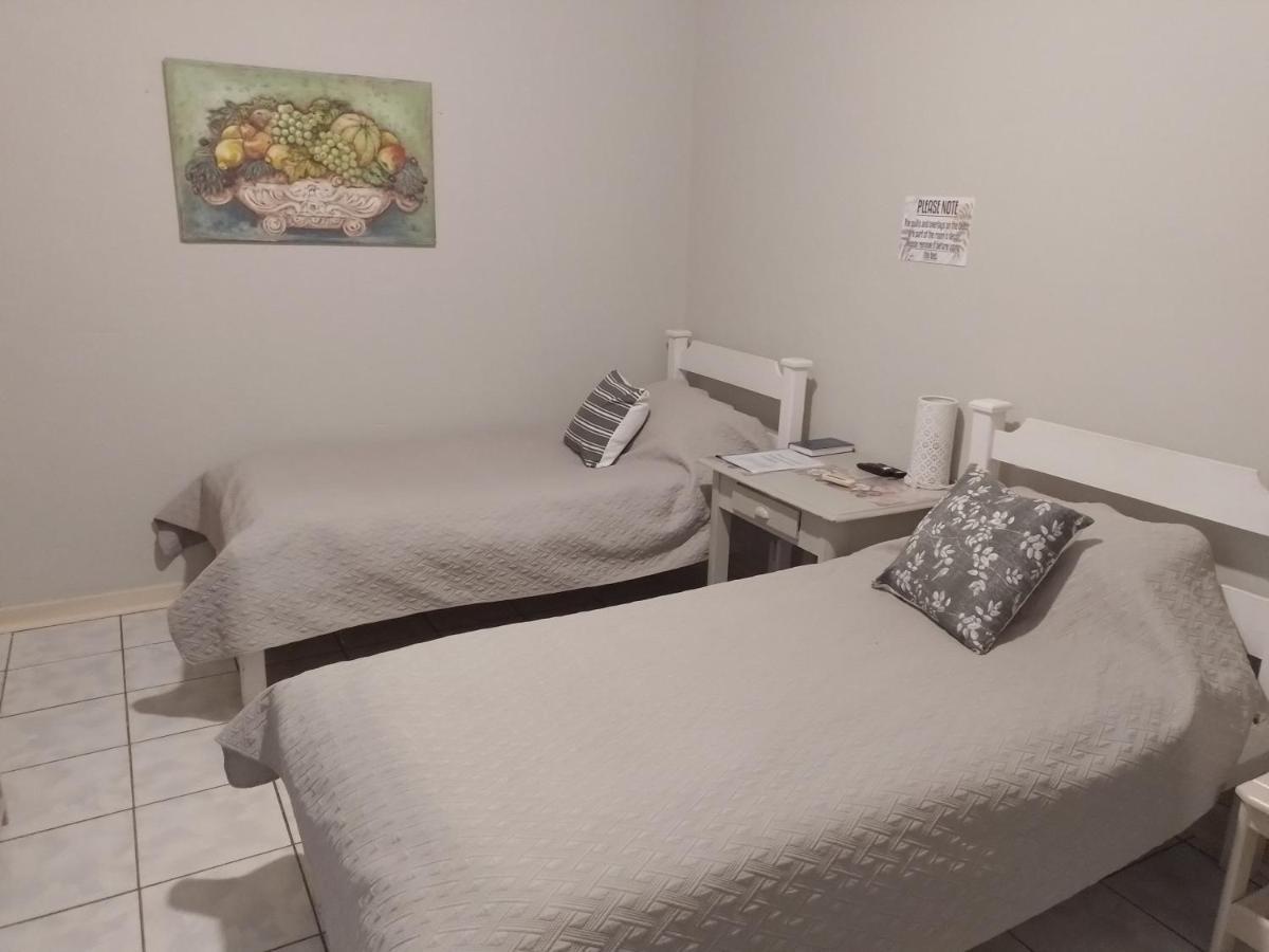 Larochelle Guesthouse Keetmanshoop Esterno foto