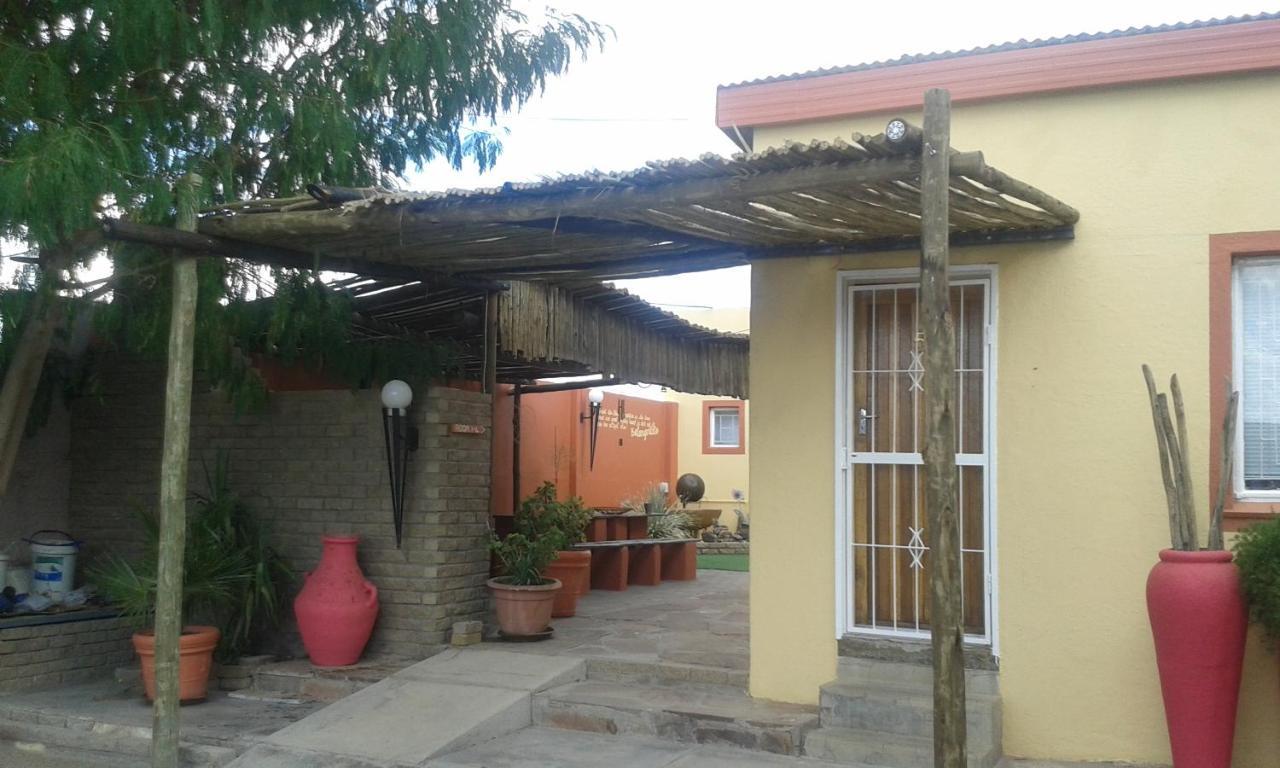 Larochelle Guesthouse Keetmanshoop Esterno foto
